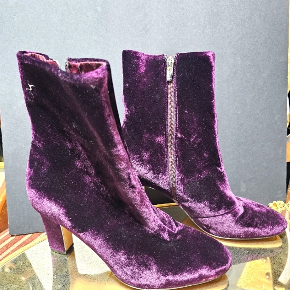 Purple Velvet Boots Size 9.5  Pre Owned  Ladies Boots